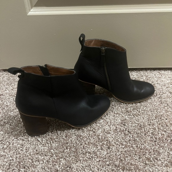 BP Lance Block Heel Bootie - Picture 2 of 8